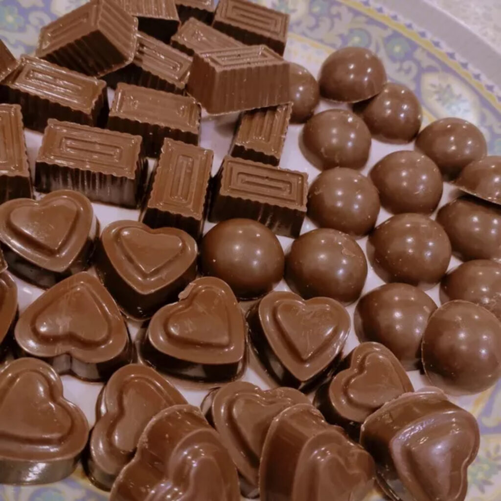 Three type of choco trufflen in squre shape round shape and heart shape